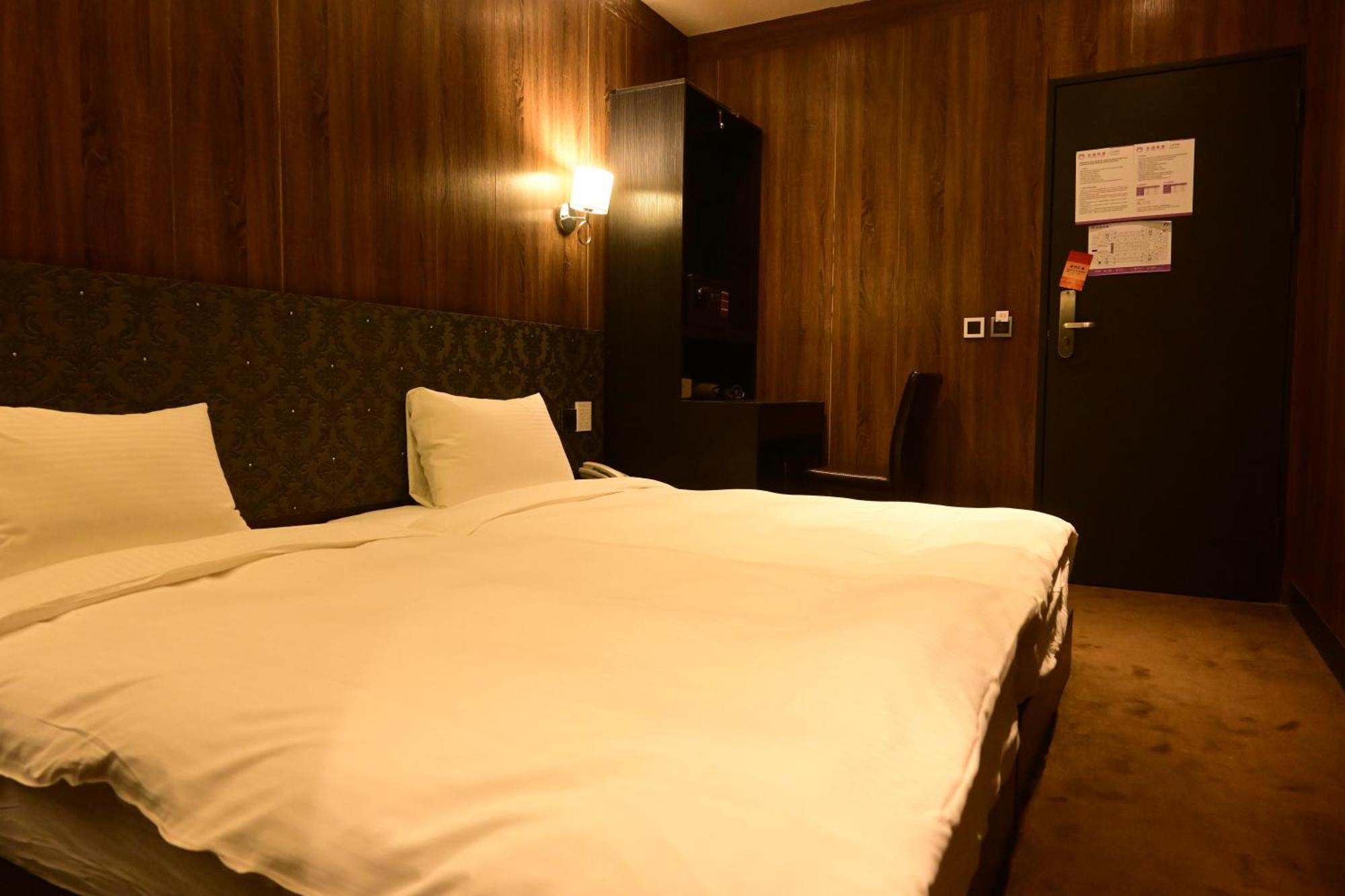 Meworld Hotel - Taipei Main Station Bagian luar foto
