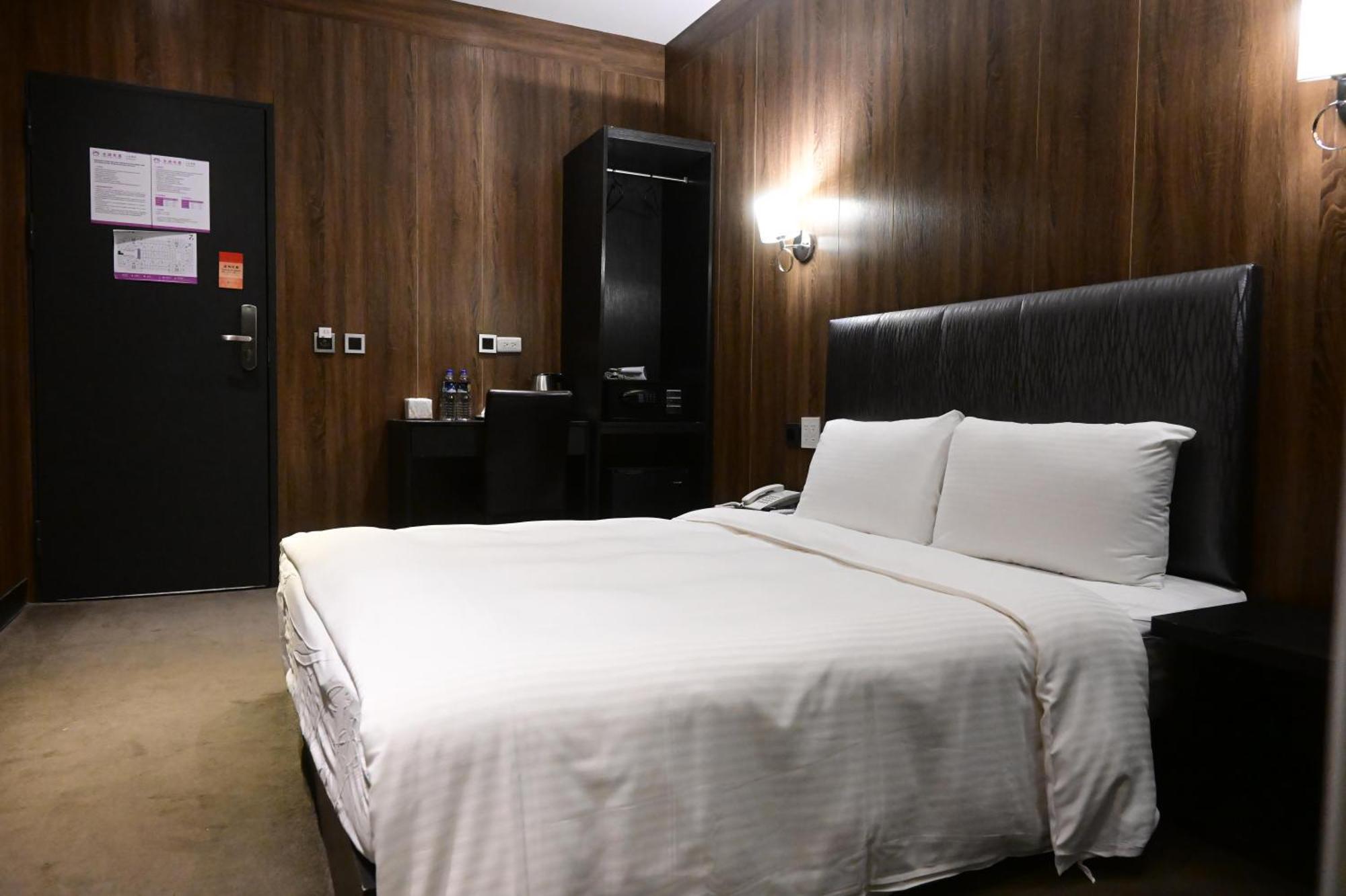 Meworld Hotel - Taipei Main Station Bagian luar foto